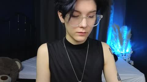 Snapshot of hyeon_jin chatting on 03/12/25, 01:51 Hyeon Jin online show from 03/12/25, 01:51