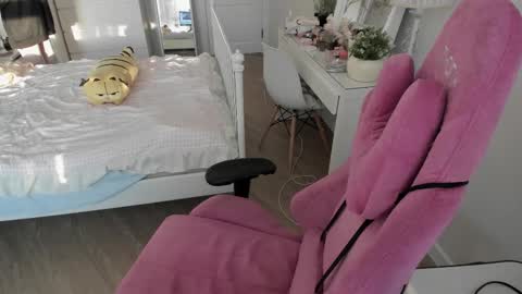 maru online show from 10/20/25, 10:27