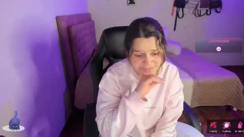 Hello Im Julieta Im 25 years old and I love being here. Thank you for visiting my living room. The only rule is that you hap online show from 11/22/25, 08:02