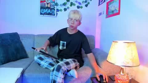 Son Hyunjin online show from 03/16/26, 05:17