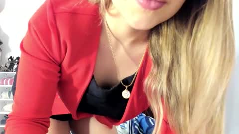 Hyun Joo online show from 10/17/25, 09:06