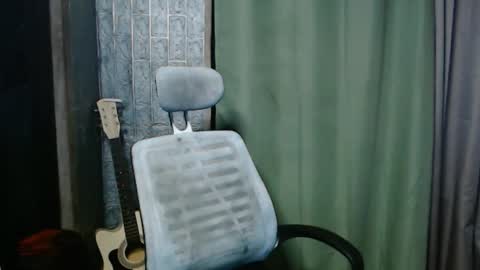 Snapshot of i_am_asian90 chatting on 01/25/25, 06:35 Kim online show from 01/25/25, 06:35