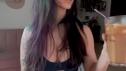Snapshot of i_cant_believe_its_you chatting on 04/24/26, 10:34 Lana Banana online show from 04/24/26, 10:34