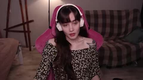 elisabeth online show from 11/25/25, 10:26