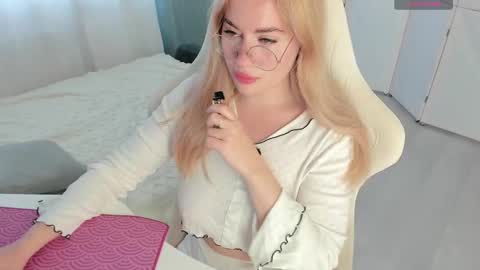 Snapshot of i_want_you_eva chatting on 11/10/25, 09:08 HiI am EvaPVT is open online show from 11/10/25, 09:08