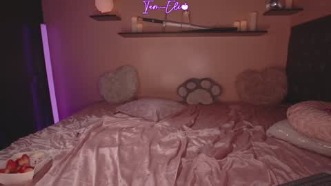 Snapshot of iam_eli chatting on 02/15/26, 01:24 online show from 02/15/26, 01:24