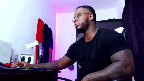 Mr H Independent model online show from 09/15/25, 02:44