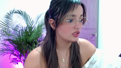 Snapshot of iam_lina chatting on 03/21/26, 07:17 iam_lina online show from 03/21/26, 07:17