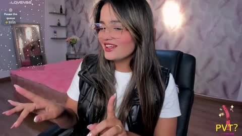 Snapshot of iam_lina chatting on 04/01/26, 07:33 iam_lina online show from 04/01/26, 07:33