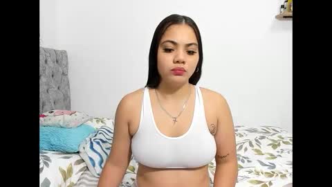 Snapshot of iam_mai chatting on 11/11/25, 02:33 iam_mai online show from 11/11/25, 02:33