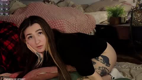 Snapshot of iam_meg chatting on 12/20/24, 01:47 Meg online show from 12/20/24, 01:47