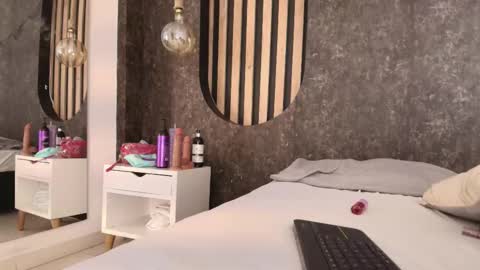 Snapshot of iam_salome_ chatting on 01/13/26, 08:25 salome online show from 01/13/26, 08:25