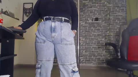 Snapshot of iam_samy__ chatting on 02/26/25, 06:11 Samy online show from 02/26/25, 06:11