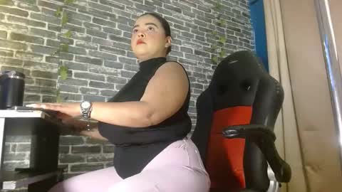 Snapshot of iam_samy__ chatting on 10/22/25, 11:32 Samy online show from 10/22/25, 11:32