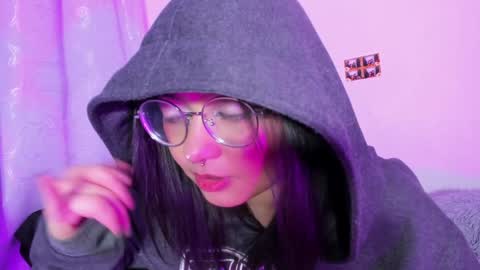 Snapshot of iam_zoechan chatting on 12/11/24, 09:41 Zoe 3 online show from 12/11/24, 09:41