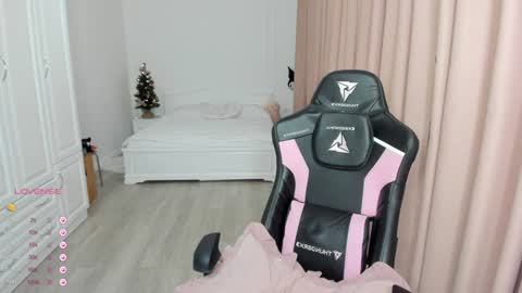 Snapshot of iamcassidy chatting on 12/24/24, 12:00 Cassie STREAMS HERE EVERYDAY online show from 12/24/24, 12:00