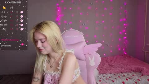 Cassie  STREAMS HERE EVERYDAY online show from 04/04/26, 02:14