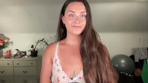 Snapshot of iamcrystalann chatting on 06/13/26, 11:02 Crystal online show from 06/13/26, 11:02