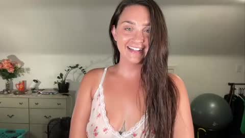 Snapshot of iamcrystalann chatting on 07/08/26, 03:11 Crystal online show from 07/08/26, 03:11