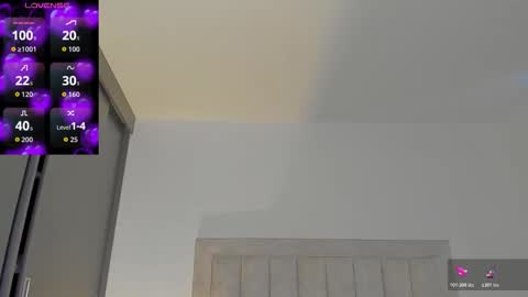 Snapshot of iamjulian_ chatting on 11/01/25, 11:23 Juliiiiian online show from 11/01/25, 11:23