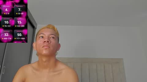 Snapshot of iamjulian_ chatting on 11/05/25, 11:32 Juliiiiian online show from 11/05/25, 11:32