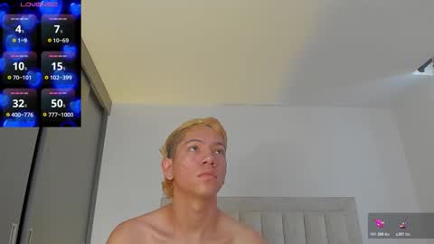 Snapshot of iamjulian_ chatting on 11/11/25, 12:16 Juliiiiian online show from 11/11/25, 12:16