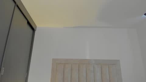 Snapshot of iamjulian_ chatting on 12/14/25, 09:52 Juliiiiian online show from 12/14/25, 09:52