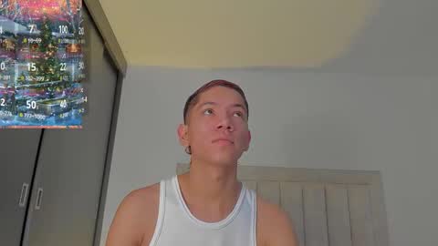 Snapshot of iamjulian_ chatting on 12/15/25, 11:25 Juliiiiian online show from 12/15/25, 11:25