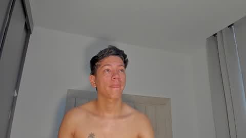 Snapshot of iamjulian_ chatting on 06/12/26, 11:09 Juliiiiian online show from 06/12/26, 11:09