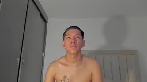 Snapshot of iamjulian_ chatting on 06/17/26, 11:12 Juliiiiian online show from 06/17/26, 11:12