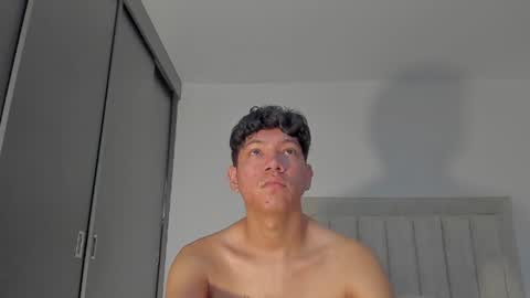 Snapshot of iamjulian_ chatting on 07/10/26, 11:13 Juliiiiian online show from 07/10/26, 11:13
