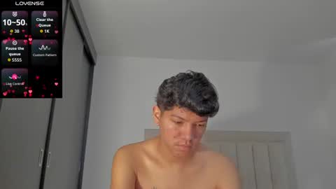 Snapshot of iamjulian_ chatting on 07/12/26, 11:12 Juliiiiian online show from 07/12/26, 11:12