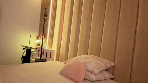 Snapshot of iamnyxy_ chatting on 04/06/26, 11:33 Nyxy online show from 04/06/26, 11:33