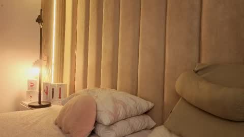 Snapshot of iamnyxy_ chatting on 04/17/26, 11:35 Nyxy online show from 04/17/26, 11:35