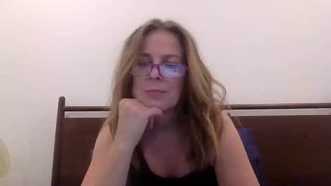 iampoppyy online show from 10/11/25, 02:22