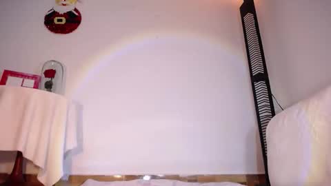 Snapshot of iamroxanne chatting on 11/13/25, 03:38 Camila online show from 11/13/25, 03:38