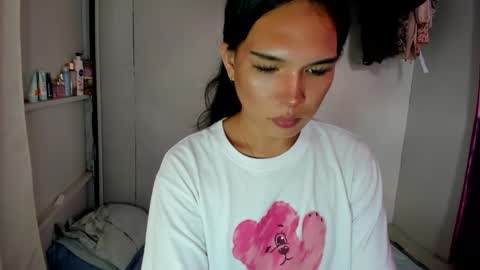 Snapshot of iamyourdesire_ chatting on 03/26/26, 05:46 shhh online show from 03/26/26, 05:46