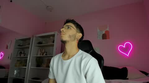 Snapshot of ian_castillo_ chatting on 03/04/25, 11:08 IAN CASTILLO online show from 03/04/25, 11:08