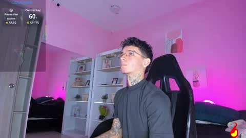 Snapshot of ian_castillo_ chatting on 10/31/25, 11:11 IAN CASTILLO online show from 10/31/25, 11:11