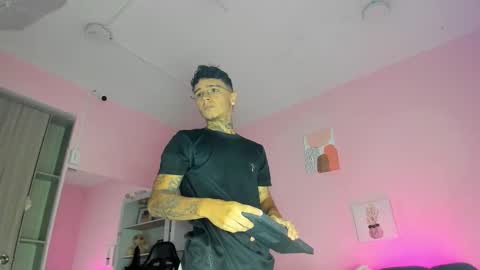 Snapshot of ian_castillo_ chatting on 11/03/25, 11:11 IAN CASTILLO online show from 11/03/25, 11:11