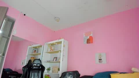 Snapshot of ian_castillo_ chatting on 11/11/25, 11:10 IAN CASTILLO online show from 11/11/25, 11:10