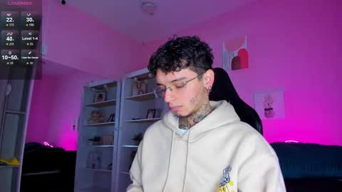 Snapshot of ian_castillo_ chatting on 12/03/25, 11:19 IAN CASTILLO online show from 12/03/25, 11:19