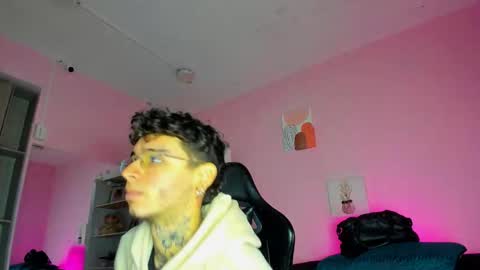 Snapshot of ian_castillo_ chatting on 12/04/25, 11:19 IAN CASTILLO online show from 12/04/25, 11:19