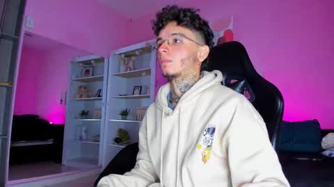 Snapshot of ian_castillo_ chatting on 12/16/25, 11:15 IAN CASTILLO online show from 12/16/25, 11:15