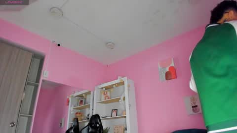 Snapshot of ian_castillo_ chatting on 12/17/25, 11:16 IAN CASTILLO online show from 12/17/25, 11:16