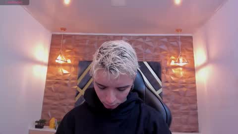 Snapshot of ian_castillo_ chatting on 02/19/26, 11:17 IAN CASTILLO online show from 02/19/26, 11:17