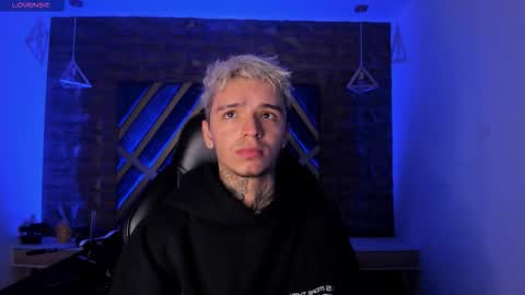 Snapshot of ian_castillo_ chatting on 03/02/26, 11:17 IAN CASTILLO online show from 03/02/26, 11:17