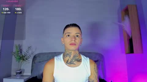 Snapshot of ian_castillo_ chatting on 07/01/26, 11:23 IAN CASTILLO online show from 07/01/26, 11:23