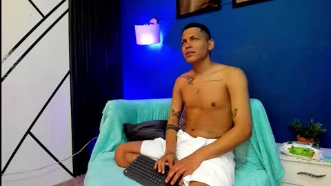 Snapshot of ian_lein chatting on 11/24/25, 04:23 IAN LEIN online show from 11/24/25, 04:23