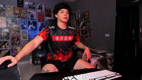 Snapshot of ian_versace chatting on 02/02/25, 09:34 Andres online show from 02/02/25, 09:34